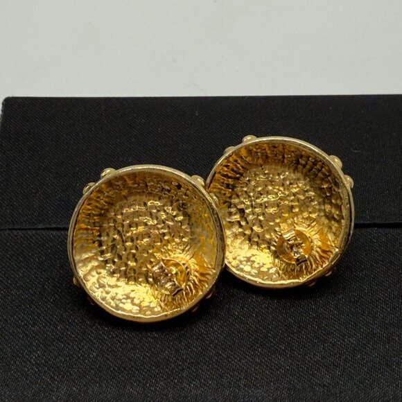Vintage Gold & Black Enamel Clip-On Earrings With Faux Pearl Centerpiece - Picture 7 of 8